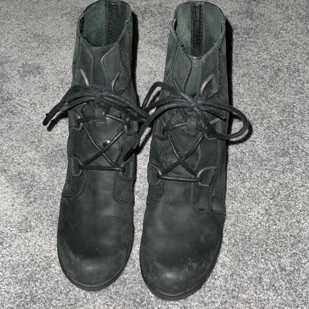 Joan of arctic wedge boots in Black - Picture 2 of 4